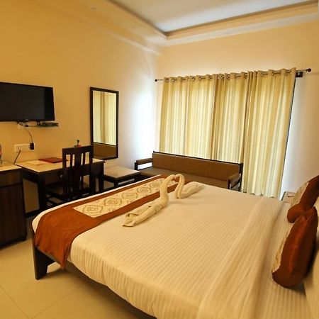 Tulip Le Grand Hotel Udaipur Bagian luar foto